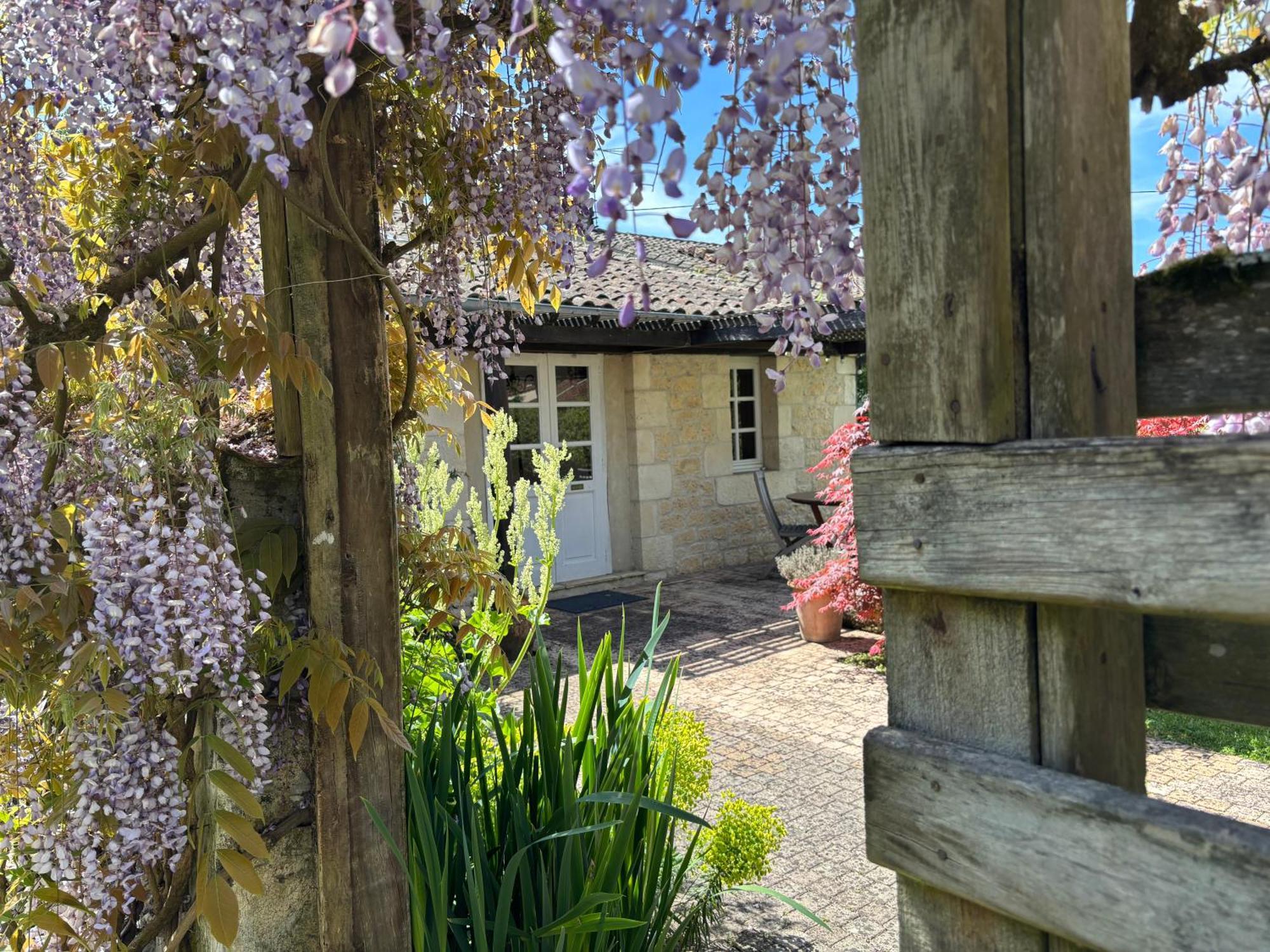 Bed and Breakfast Domaine des Monges Saint-Seurin-de-Prats Exterior foto